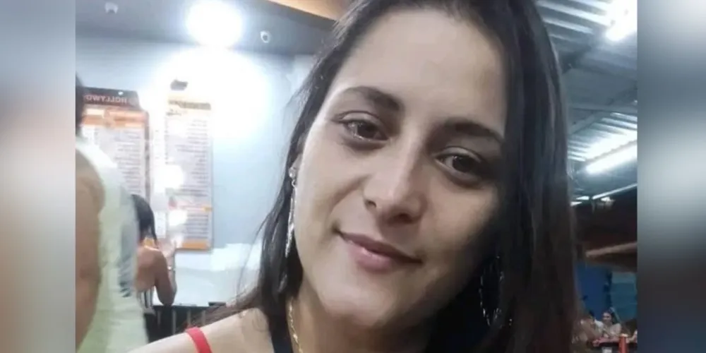 A mulher morta a facadas em Fazenda Rio Grande foi identificada como Deissy Marry de Souza Vaz, de 33 anos