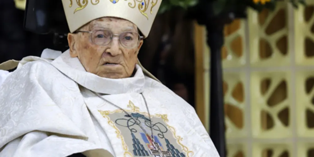 Religioso nasceu em Curitiba, foi ordenado padre em 1953 e comandou a Arquidiocese por mais de três décadas