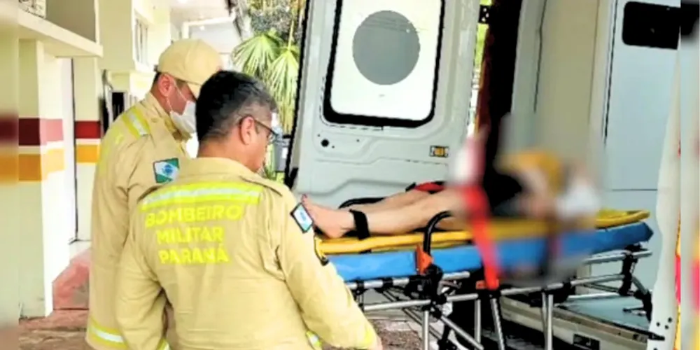 Vítima foi socorrida pelo Siate e levada ao Hospital Municipal com ferimentos no braço, pescoço e pé