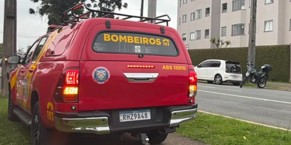 A força da explosão provocada por gás de cozinha danificou diferentes partes do imóvel e estourou as janelas do apartamento no bairro Capão Raso