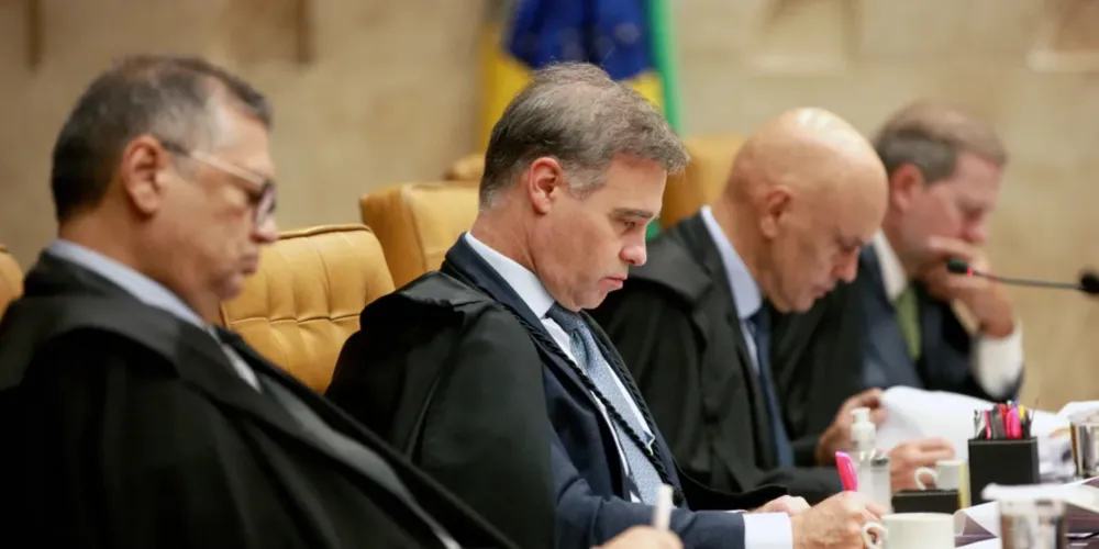 Os ministros Gilmar Mendes, André Mendonça, Alexandre de Moraes e Dias Toffoli em sessão plenária do STF