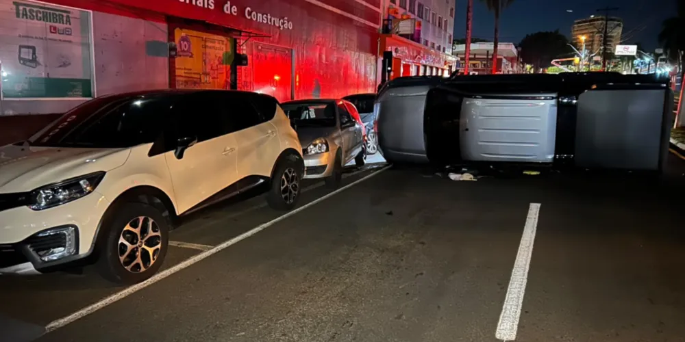 O acidente aconteceu a cerca de 300 metros de um posto de combustíveis de onde o veículo havia acabado de sair