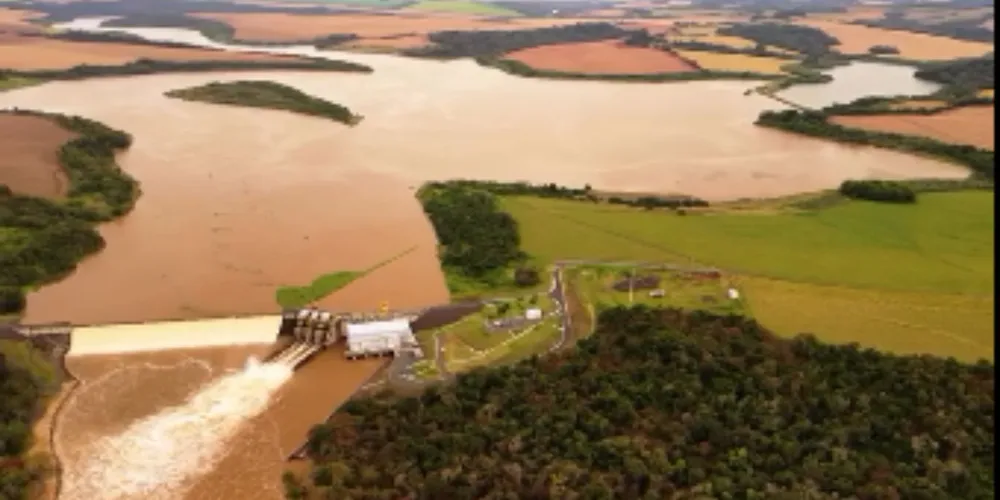Imagens aéreas captadas na região da Usina de Tibagi mostram o cenário na barragem