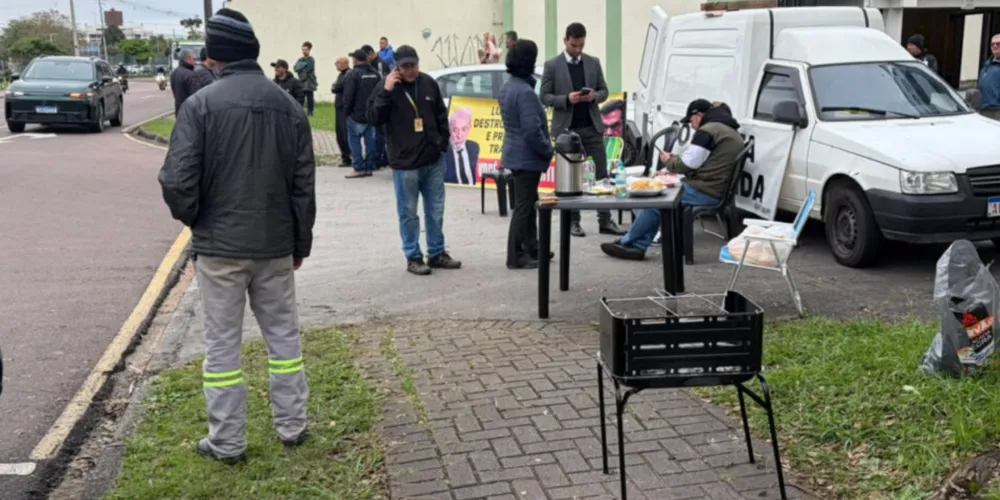 Centro de distribuição no Rebouças está com portões fechados durante a greve dos Correios