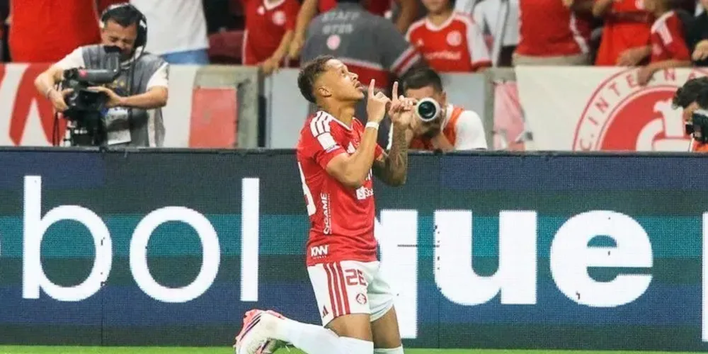Vitinho abriu o placar para o Inter contra o Corinthians
