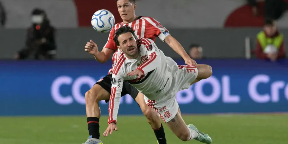 Lance de Estudiantes x Flamengo pela Libertadores