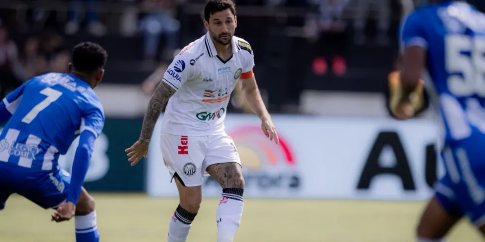 Gabriel Boschilia em ação no jogo contra o Avaí, no Estádio Germano Krüger