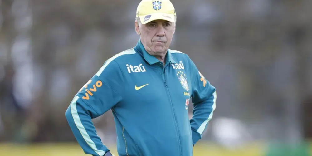 Carlo Ancelotti durante treinamento da Seleção Brasileira na Austrália
