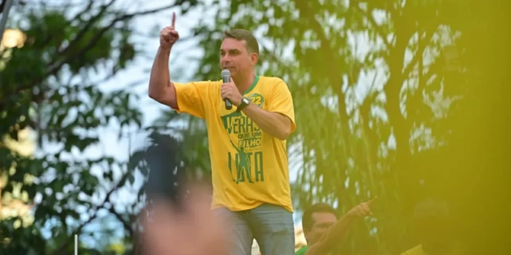 Flávio cobrou participação de Lula, mas campanha do petista ainda não confirmou presença no debate de 1º de outubro