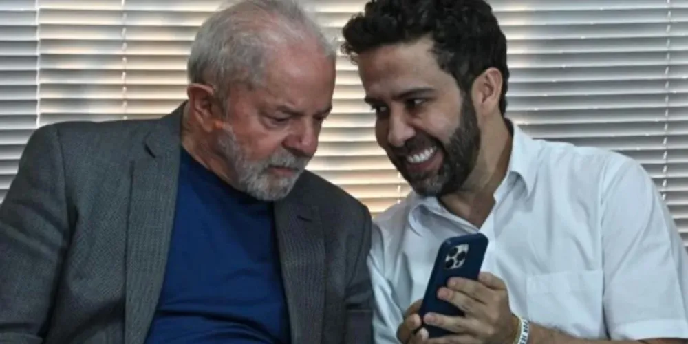 Coligação argumenta que canal administrado por André Janones é uma iniciativa individual de apoio ao presidente, sem ingerência da campanha