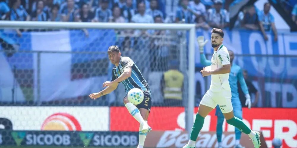 Balbuena e Flaco López durante Grêmio x Palmeiras