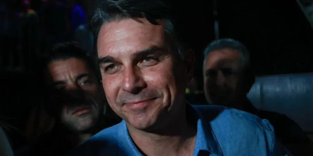 Flávio Bolsonaro promete alinhamento às pautas do agronegócio e diz que bancada do agro indicará futuro ministro da Agricultura, caso eleito
