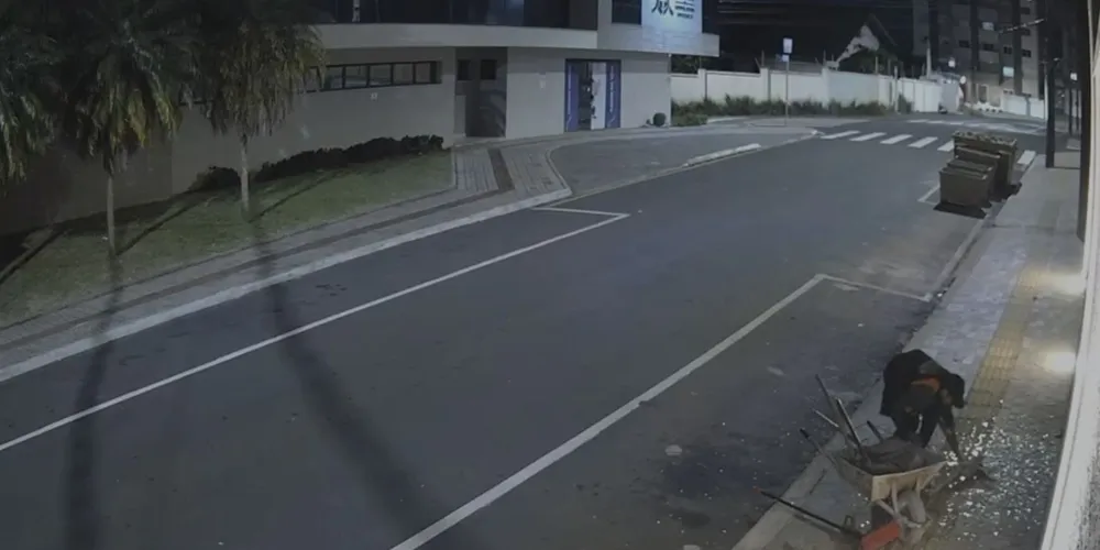 A estrutura da clínica foi invadida após o arrombamento de uma janela