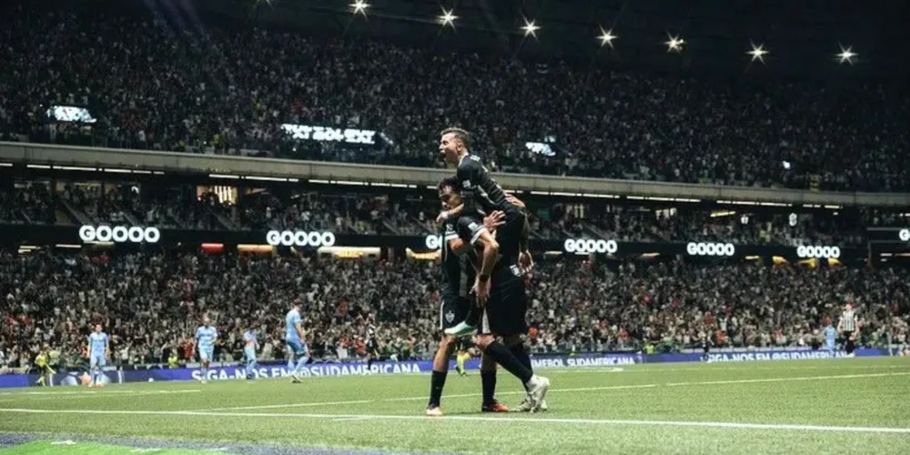 Time mineiro controlou a partida na Arena MRV nesta quarta-feira (14) e venceu pelo placar de 3x0