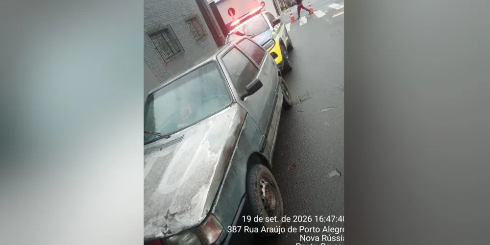 O Fiat Uno foi autuado e removido ao pátio