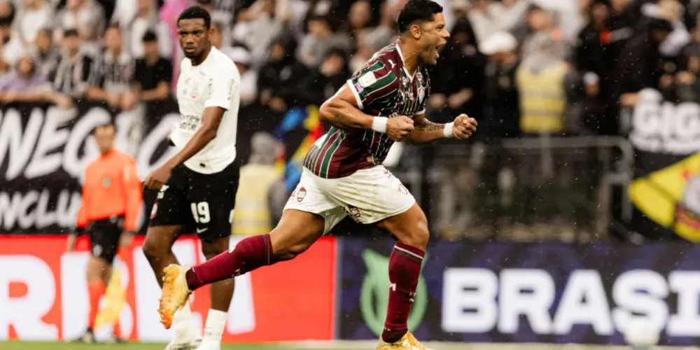 Hulk comemora gol contra o Corinthians