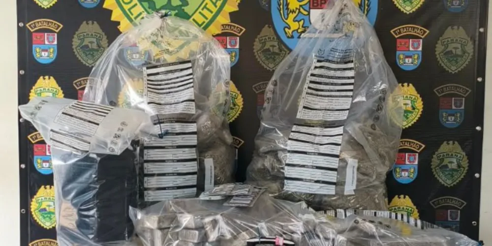 Durante a fiscalização, policiais encontraram porções de substância suspeita nas bagagens de um adolescente de 17 anos