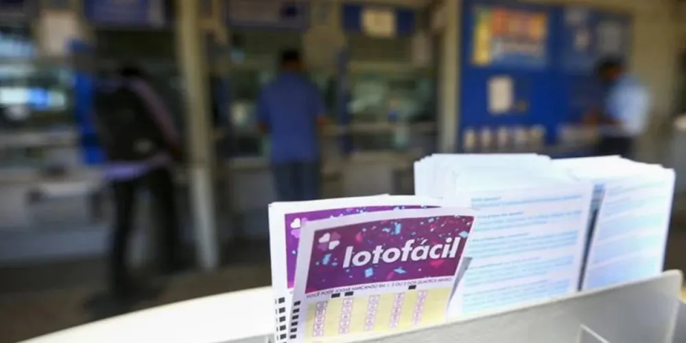 Além dos dois ganhadores com 15 acertos, 128 apostas acertaram 14 números da Lotofácil e receberão R$ 2.642,48 cada