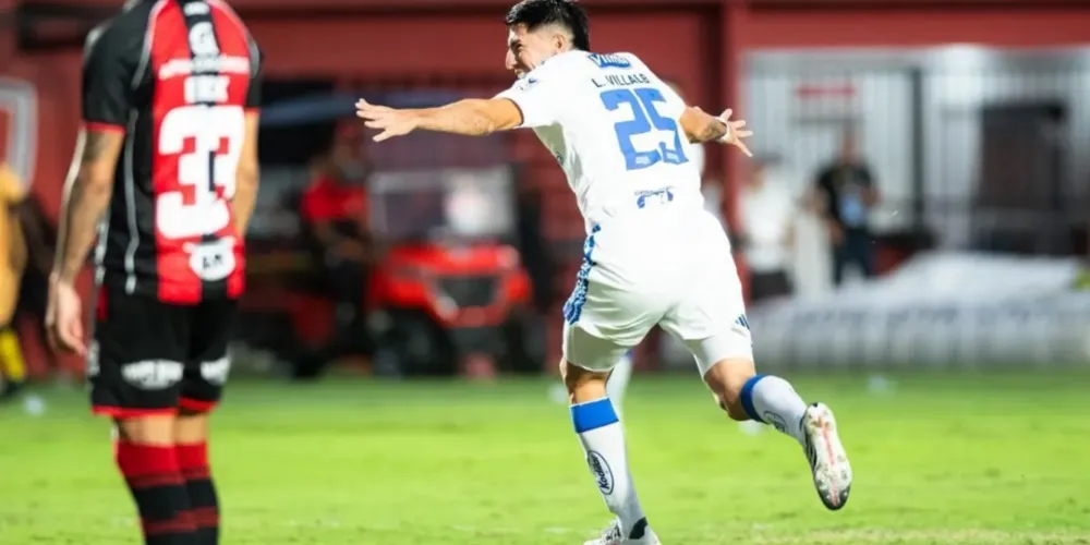 Cruzeiro vence Vitória no Barradão
