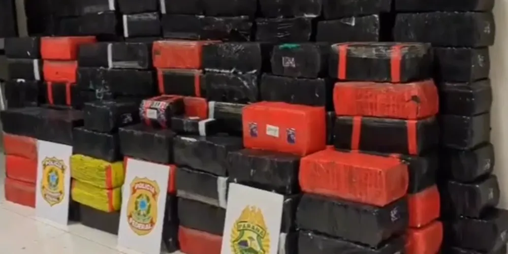 A droga estava escondida em meio a uma carga de feno e alfafa transportada em um caminhão