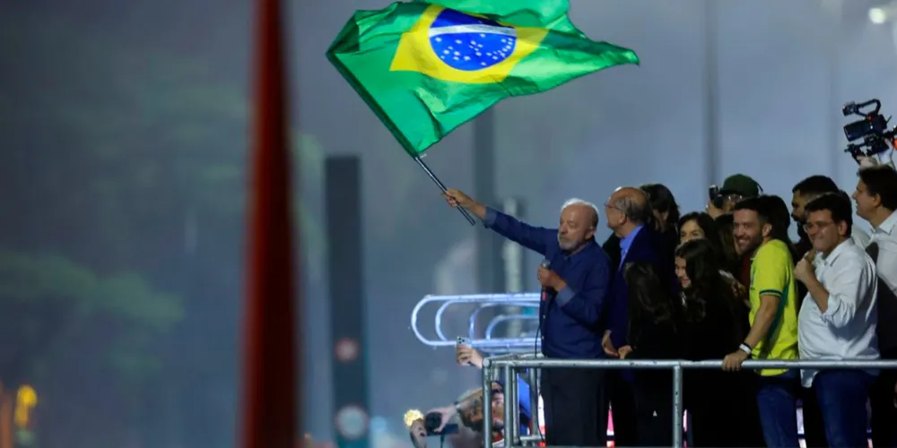 Presidente foi reeleito neste domingo, em segundo turno