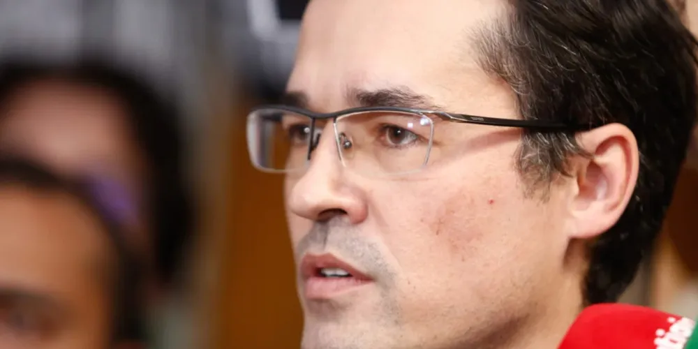 Decisão é do ministro Floriano de Azevedo Marques e foi proferida em uma tutela cautelar que questiona o registro da candidatura