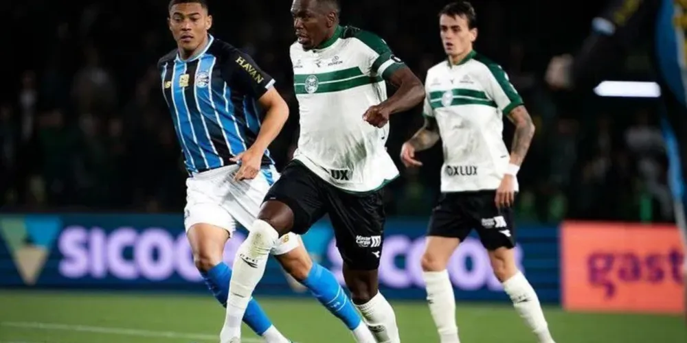 Coritiba e Grêmio jogaram nesta segunda-feira (26) no Couto Pereira