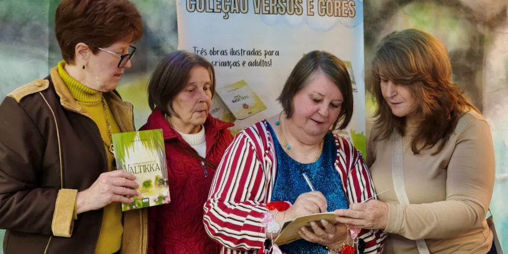 Lançamento reuniu escritores, familiares e amigos da autora em uma celebração que contou com autógrafos nas obras