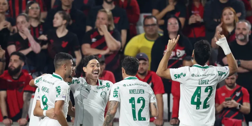 Palmeiras aproveita ótimo início e vence fora de casa o Athletico-PR