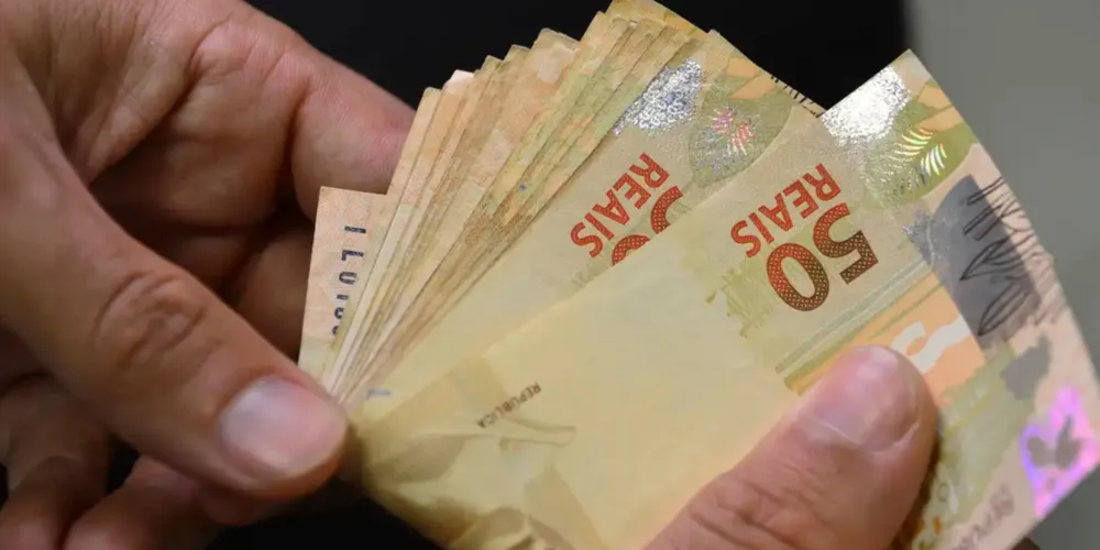 O comprometimento da renda com dívidas varia conforme a faixa salarial