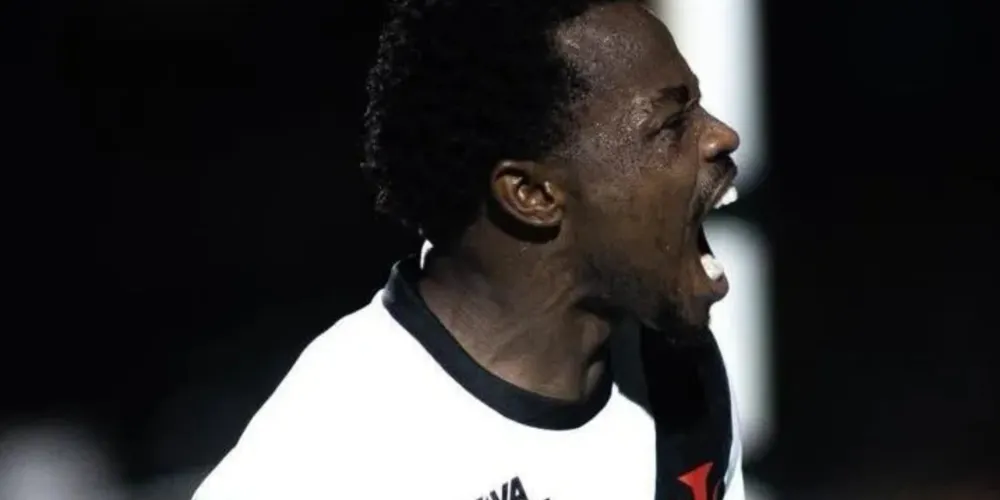 Andrés Gómez comemora golaço do Vasco sobre o Vitória na Copa do Brasil