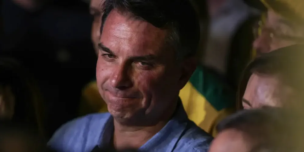Reuters afirma que senador embarcou para os Estados Unidos