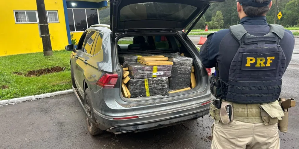 Na primeira ocorrência foram apreendidos 522 quilos de drogas. Já na segunda, a PRF apreendeu 377Kg