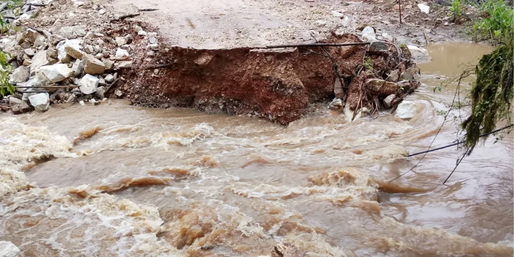 A medida considera os graves estragos registrados na zona urbana e rural