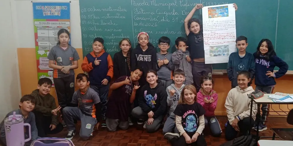 A turma registrou os estudos sobre El Niño e La Niña em um cartaz coletivo, reunindo informações trabalhadas em sala de aula