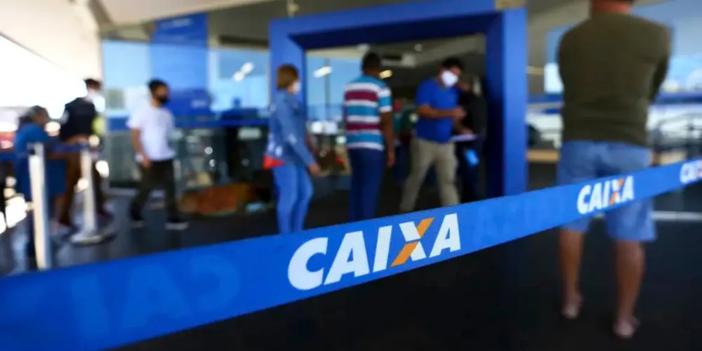 O valor mínimo corresponde a R$ 600. Além do benefício mínimo, há o pagamento de três adicionais
