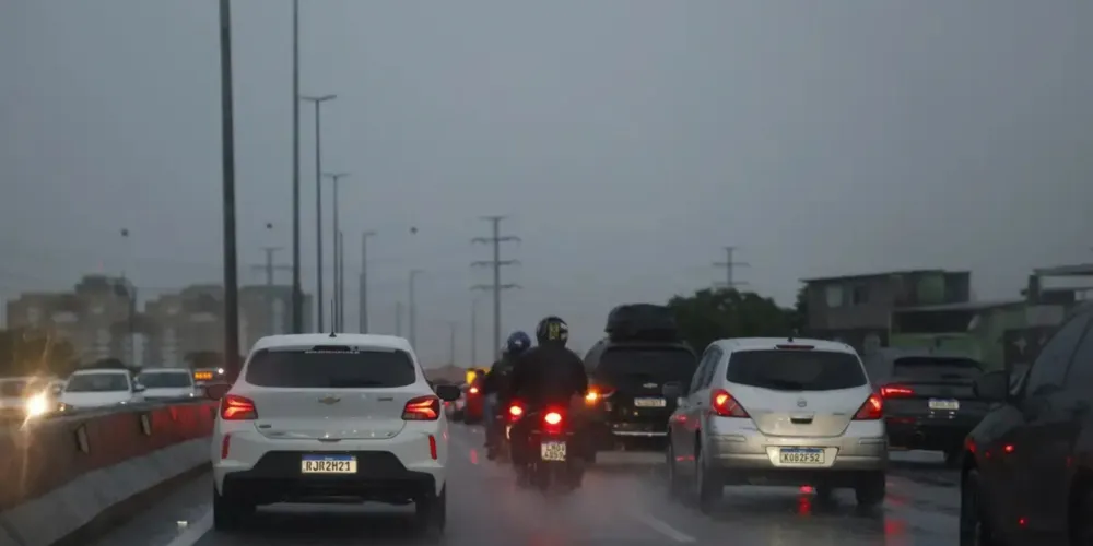 Ciclone e frente fria deixam Centro-Sul em alerta