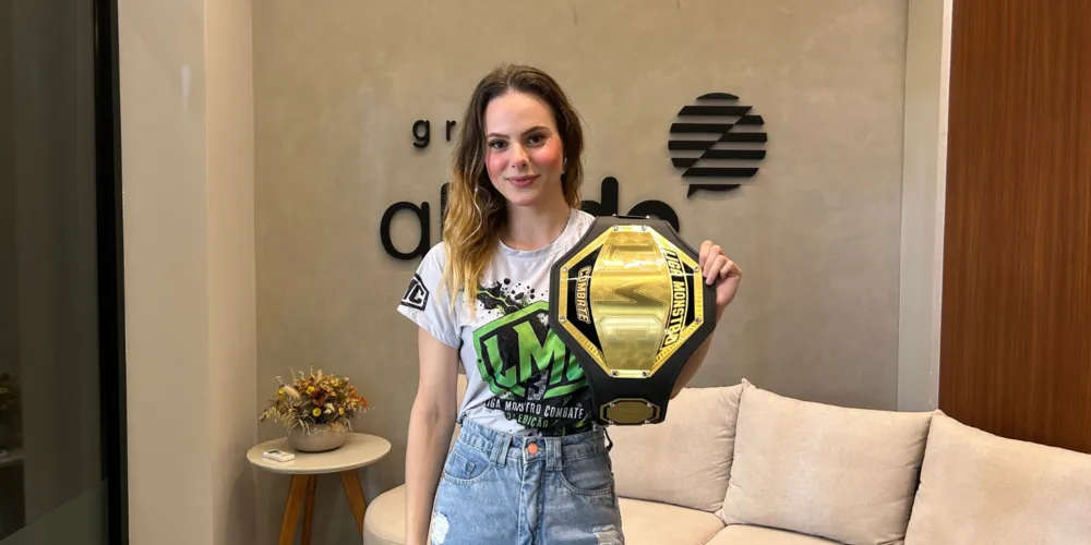Primeira mulher a ganhar cinturão na liga