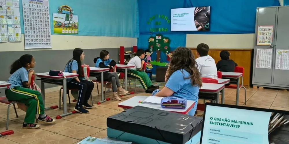A videoaula do Vamos Ler, ReaLiza e Cargill apresentou à turma conceitos sobre materiais sustentáveis e serviu de ponto de partida para as atividades de observação, reflexão e reaproveitamento desenvolvidas pelos estudantes