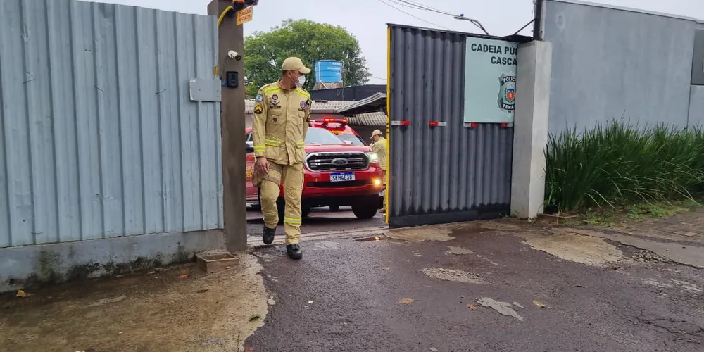 Equipes do Corpo de Bombeiros foram acionadas e se deslocaram rapidamente até o local