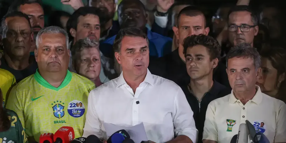 Senador Flávio Bolsonaro em entrevista coletiva