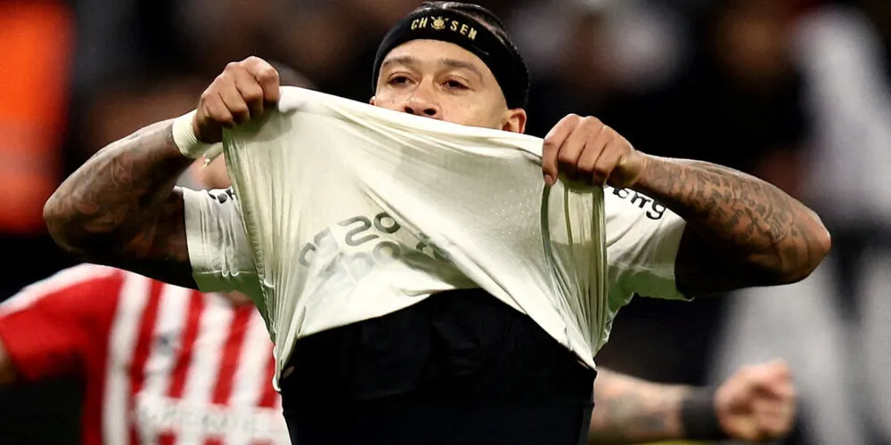 Memphis Depay perde pênalti para Corinthians contra Estudiantes na Libertadores
