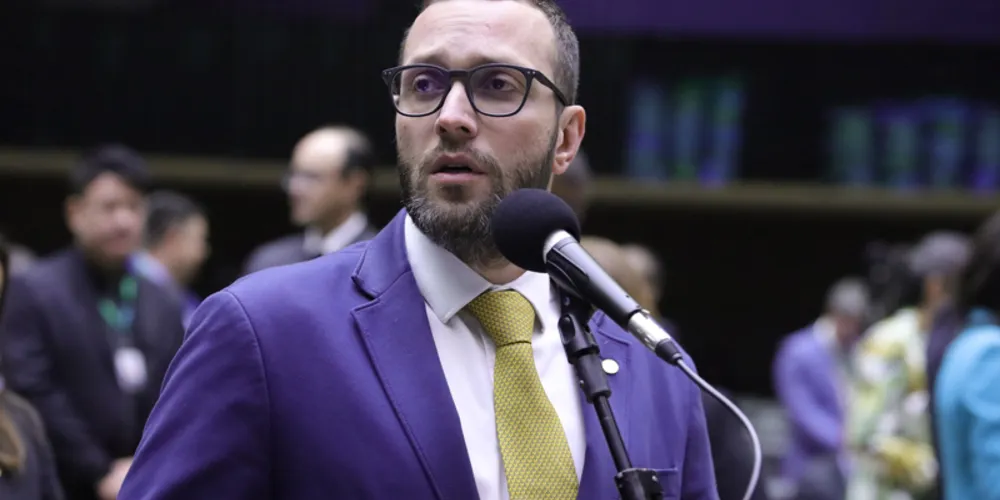 Agora, aos 35 anos, Filipe Barros assume como senador eleito do Paraná.
