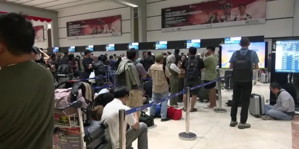 A suspensão, que estendeu uma interrupção inicialmente prevista até as 5h30, afetou 209 voos, incluindo vários internacionais