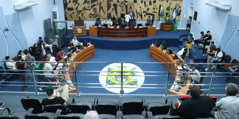 O Projeto de Lei 306/2026, de autoria do Executivo Municipal, visa ampliar as ações de conscientização e educação para o trânsito