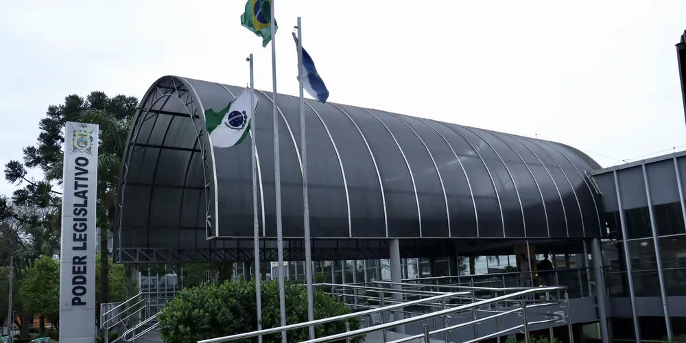 Vereadores de Ponta Grossa discutiram sobre a remoção de veículos abandonados no município