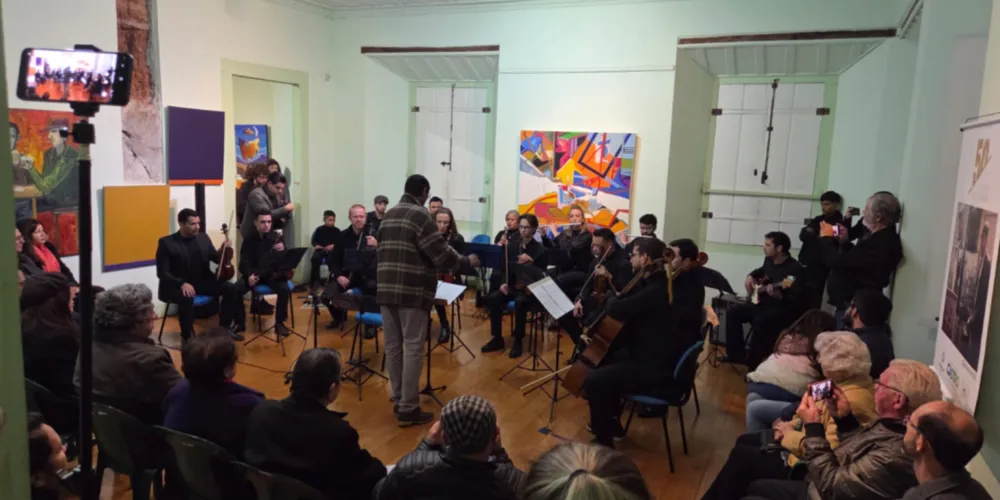 A proposta da iniciativa é ampliar o acesso dos jovens à arte