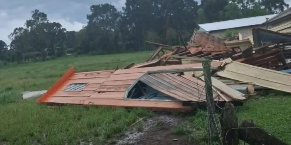 A comunidade pretende reconstruir a igreja nos próximos dias