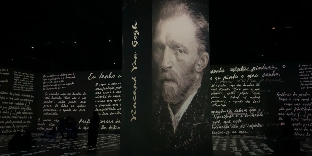 As 4 obras mais famosas de Vincent van Gogh são: A Noite Estrelada (1889), Os Girassóis (1888), O Quarto em Arles (1888) e Os Comedores de Batata (1885)