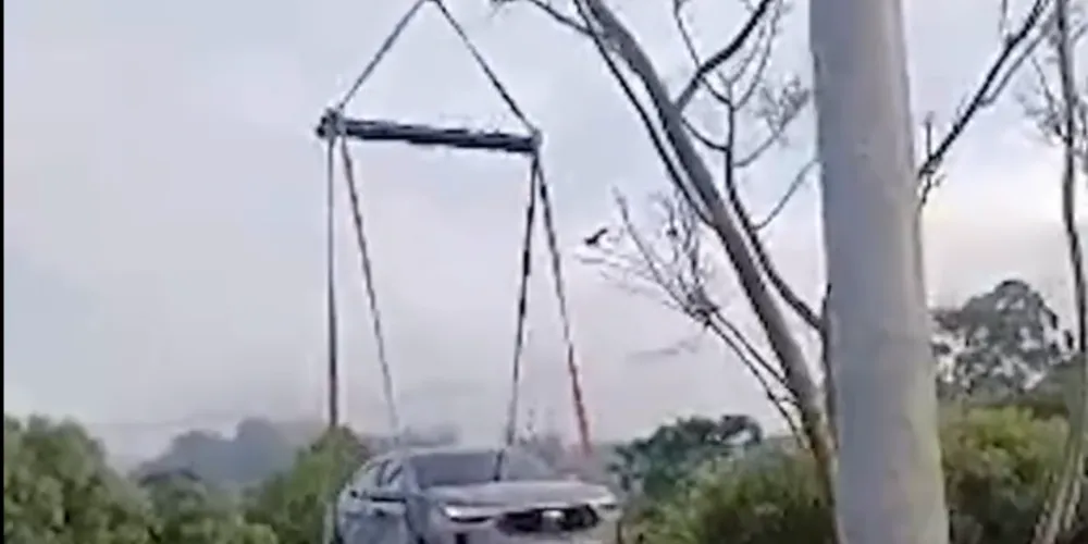 Apesar do impacto, o motorista do carro não sofreu ferimentos